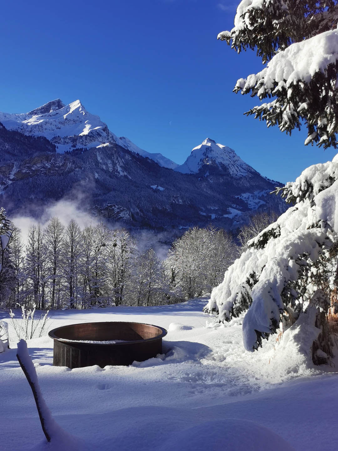 Chäschessi Aussenbad im Garten